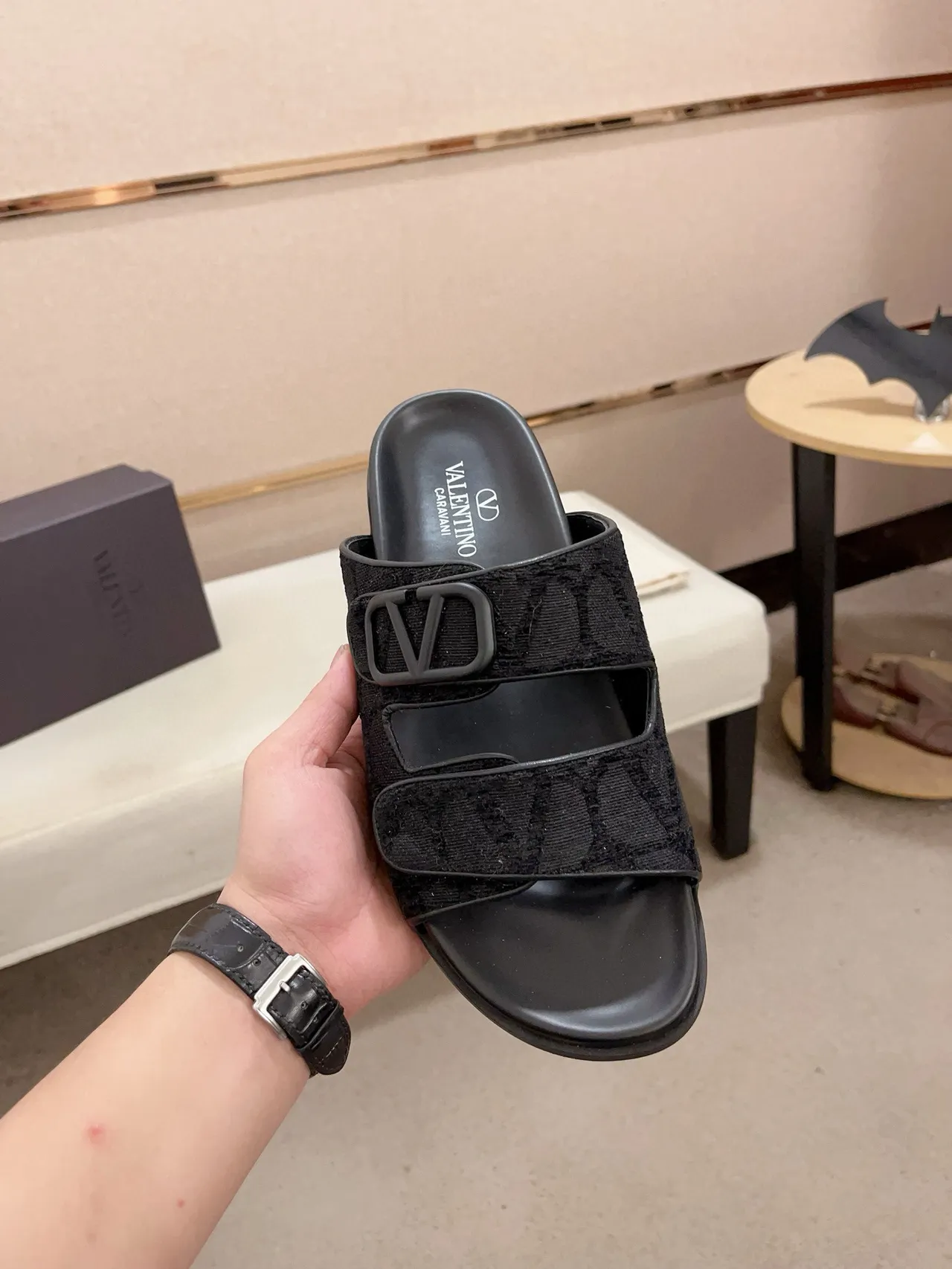 Valentino sandales à double sangle ouverte boucle VLogo noires 2