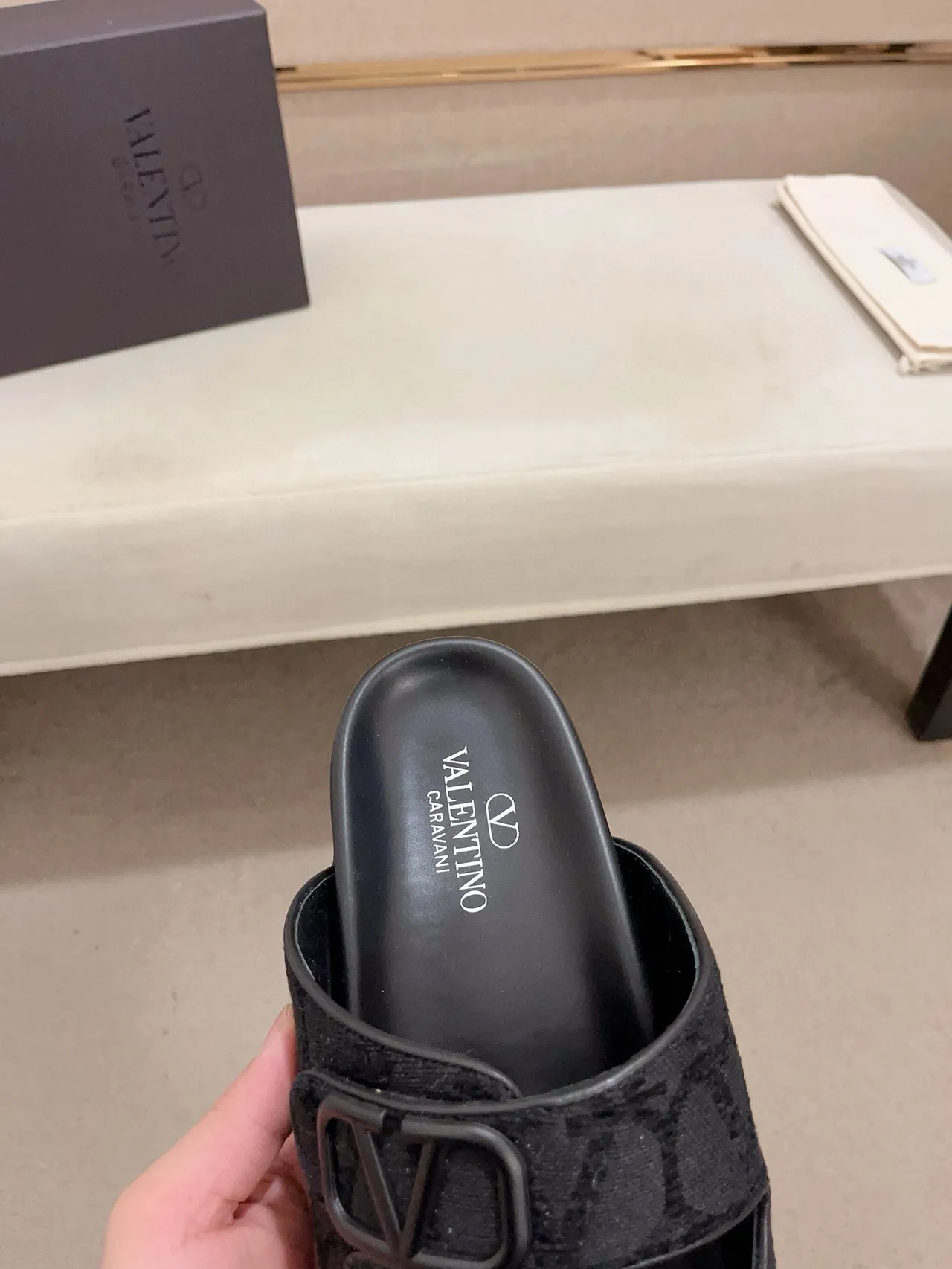 Valentino sandales à double sangle ouverte boucle VLogo noires 6