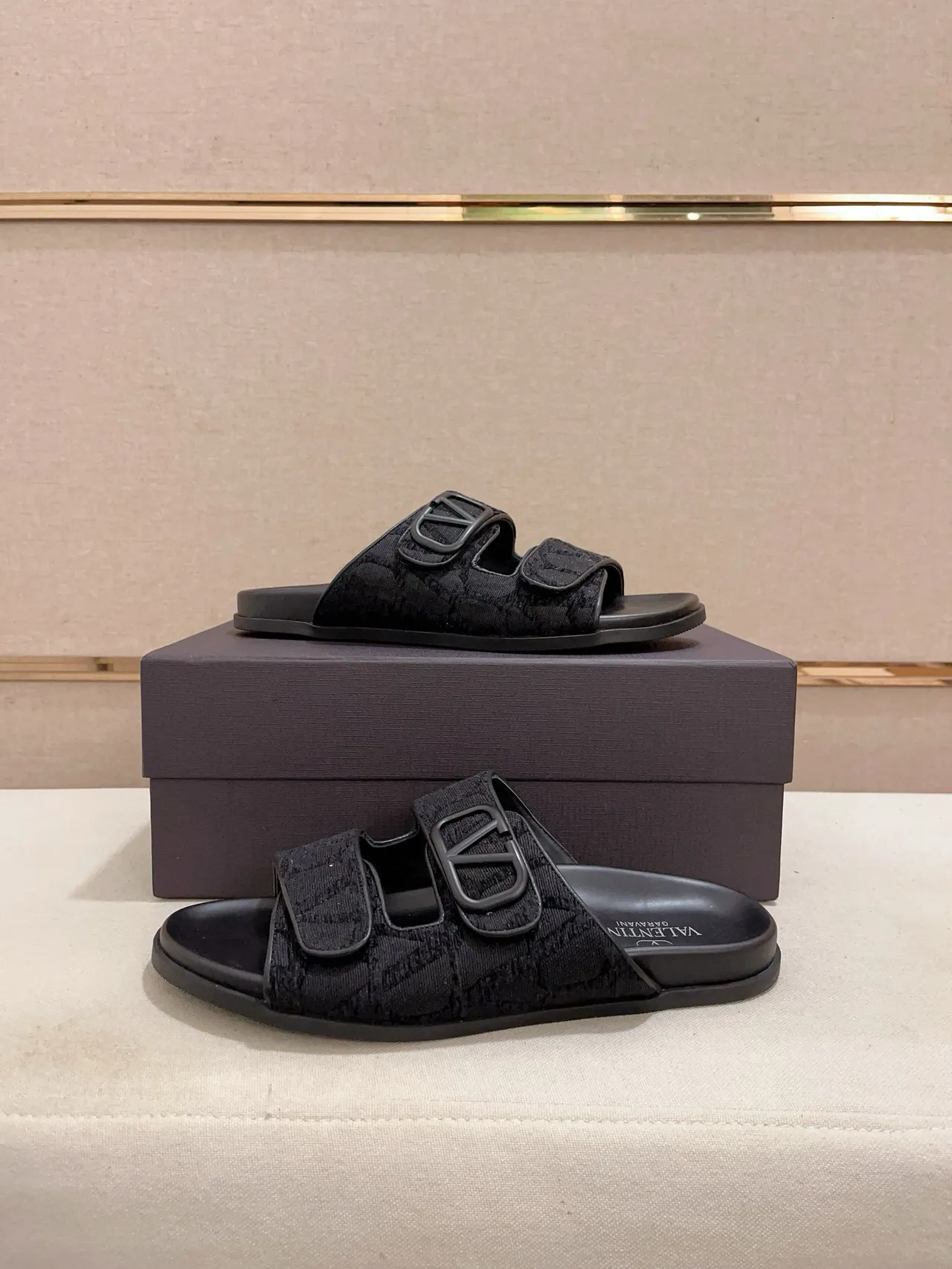 Valentino sandales à double sangle ouverte boucle VLogo noires 7