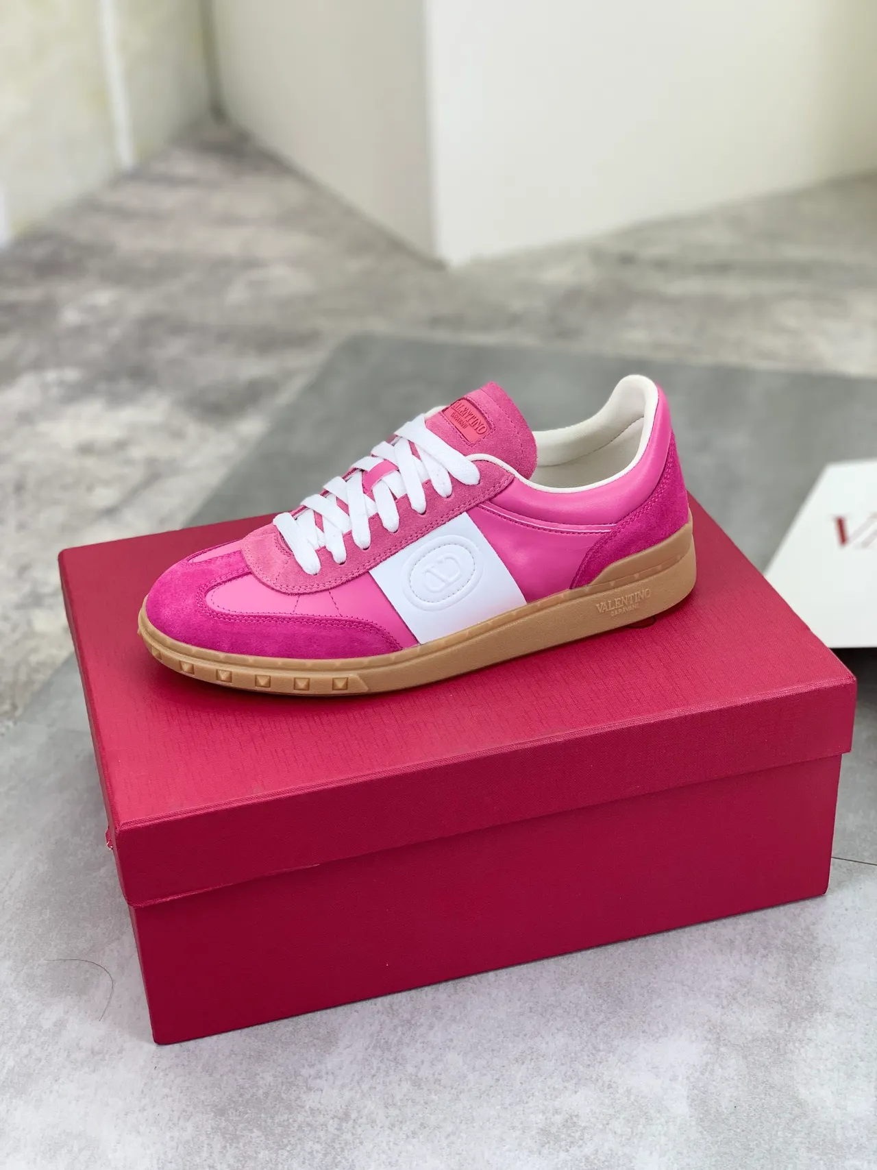 Valentino Sneakers Lifestyle en Suède et Cuir Rose 4