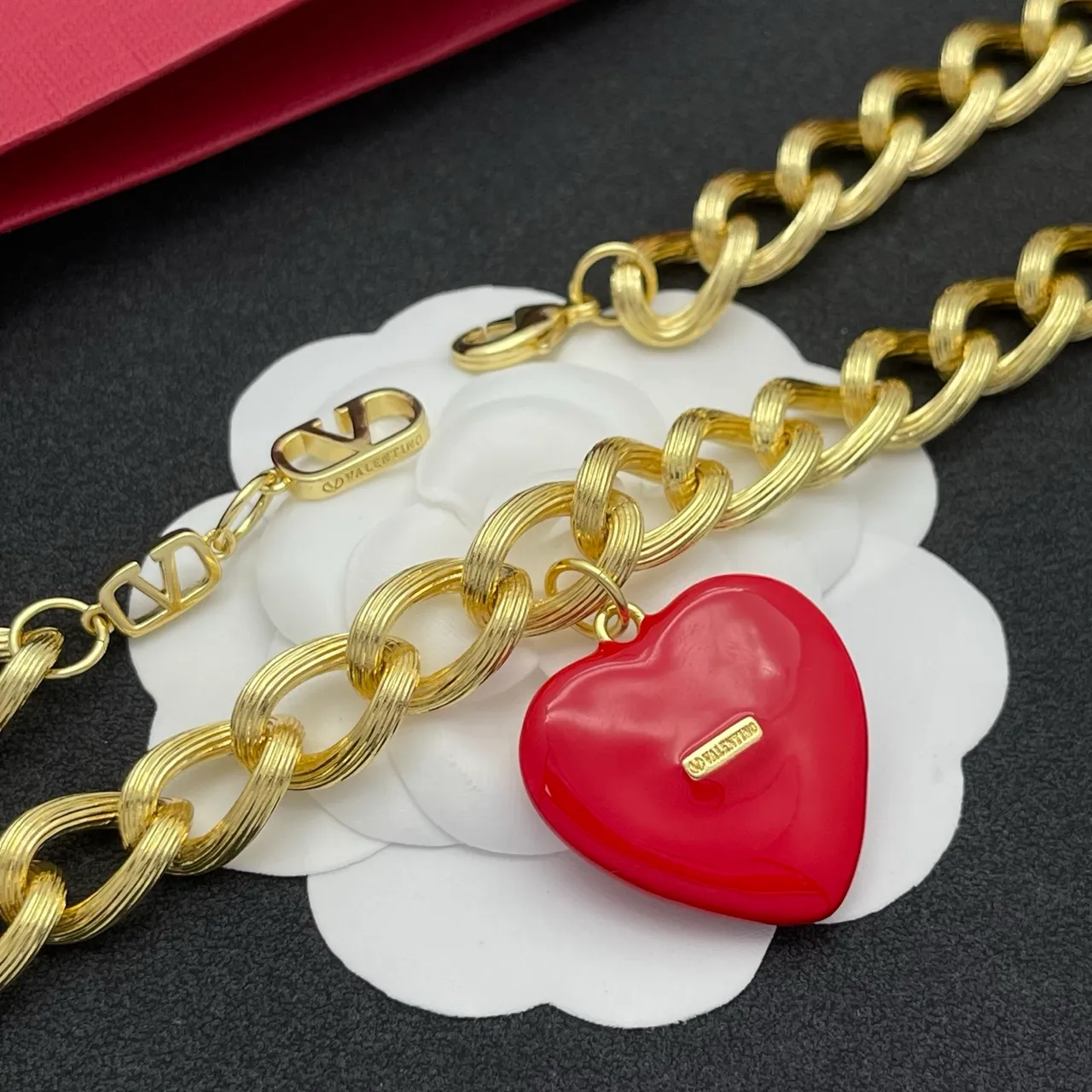 Valentino Or Rouge Chaîne Chunky Curb-Link Émail Brillant Pendentif Cœur 3