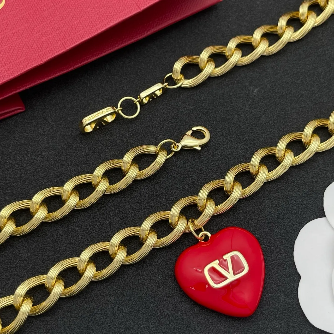 Valentino Or Rouge Chaîne Chunky Curb-Link Émail Brillant Pendentif Cœur 4