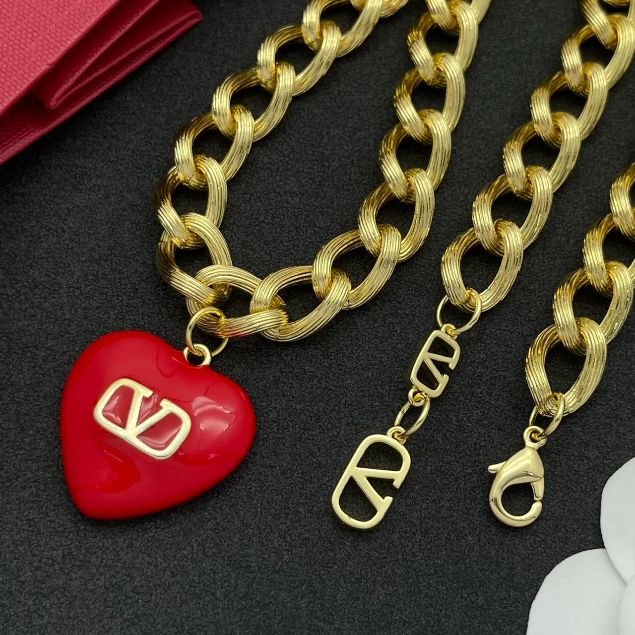 Valentino Or Rouge Chaîne Chunky Curb-Link Émail Brillant Pendentif Cœur 5
