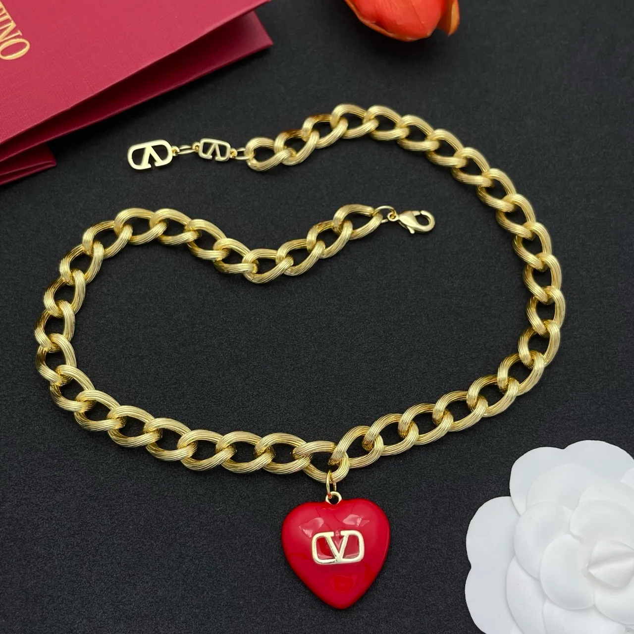 Valentino Or Rouge Chaîne Chunky Curb-Link Émail Brillant Pendentif Cœur 8