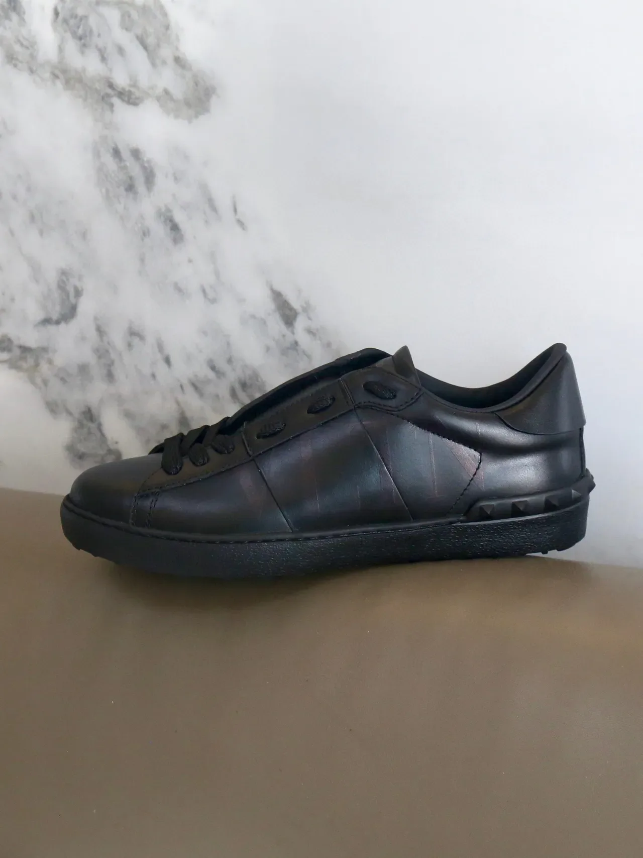 Valentino Rockstud Tênis Lifestyle de Couro Todo Preto 2