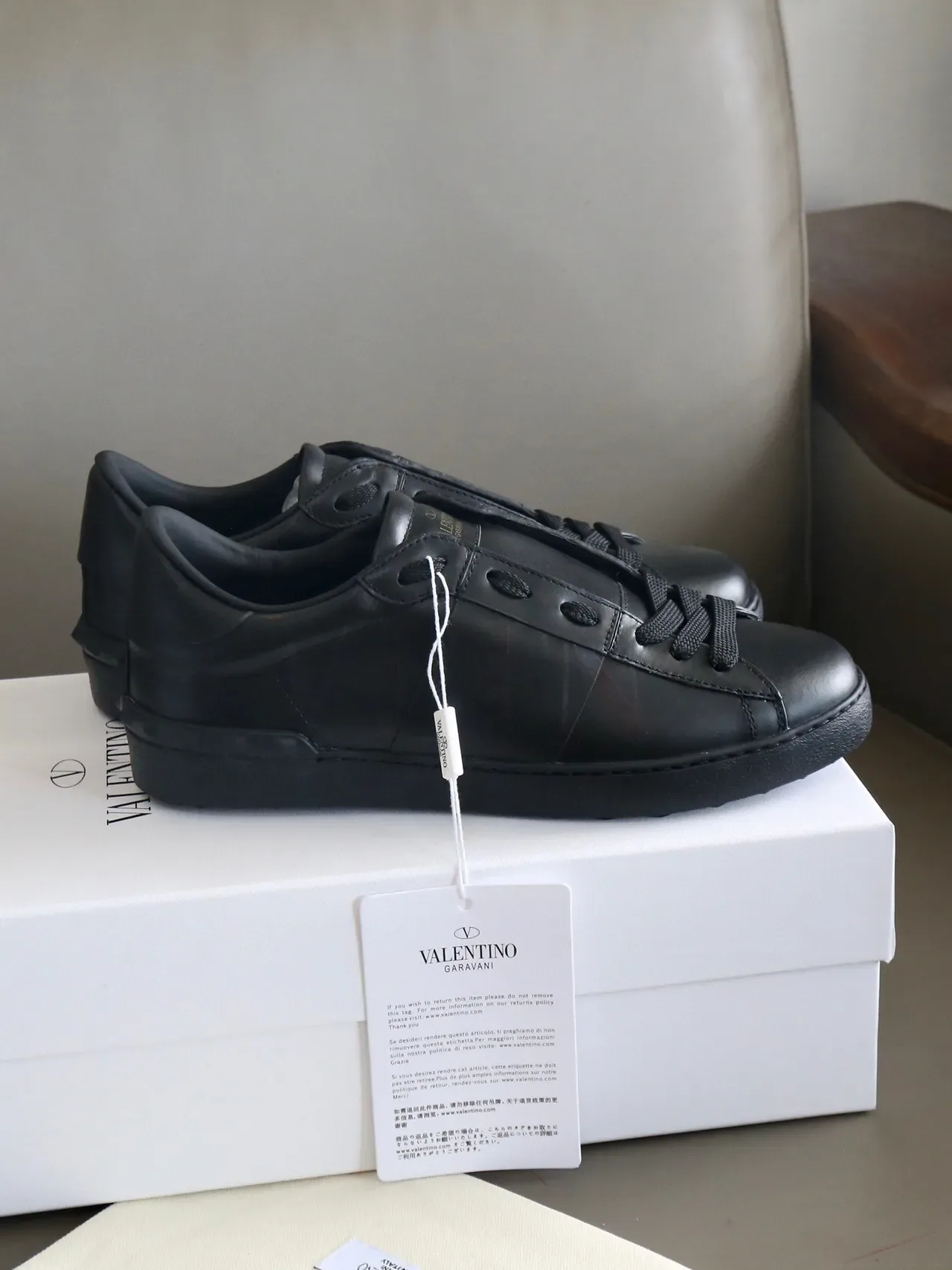 Valentino Rockstud Tênis Lifestyle de Couro Todo Preto 5