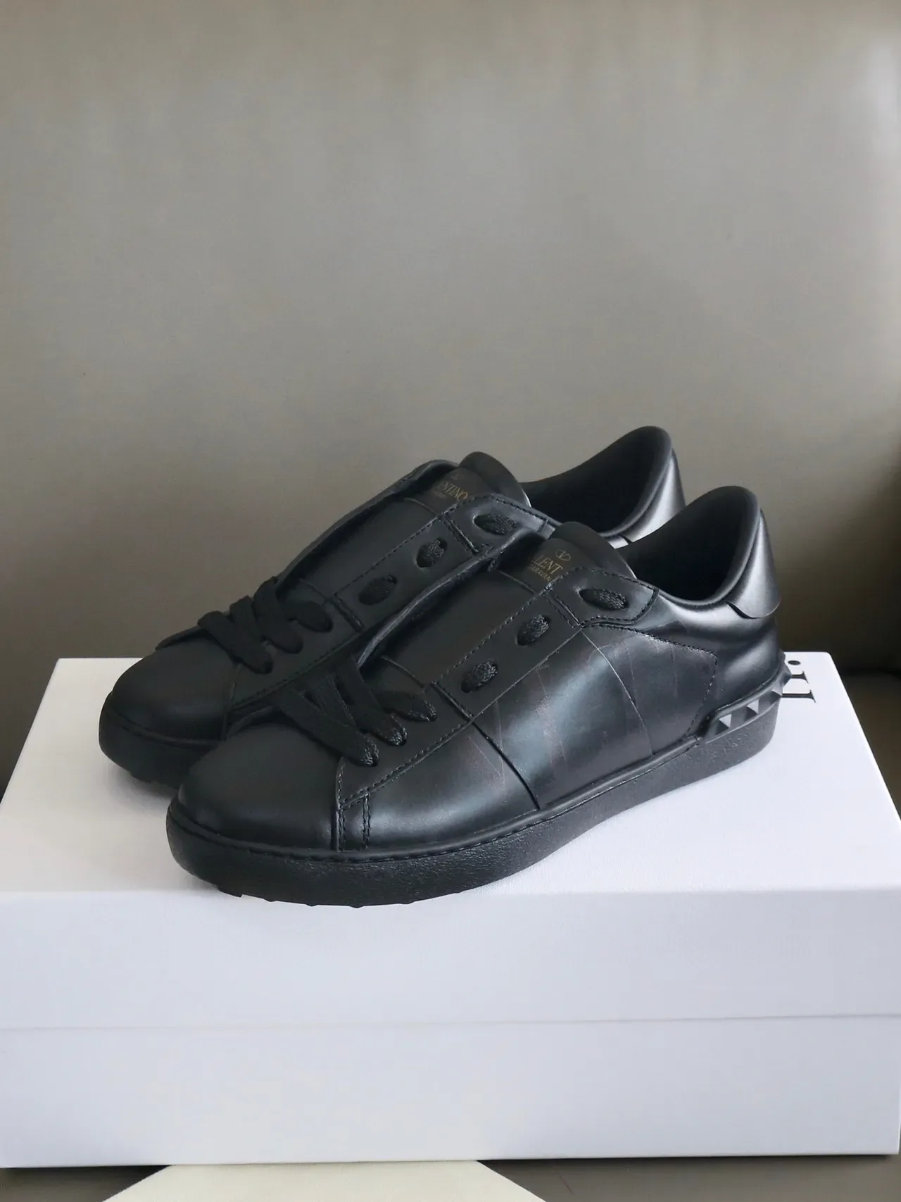 Valentino Rockstud Tênis Lifestyle de Couro Todo Preto 6