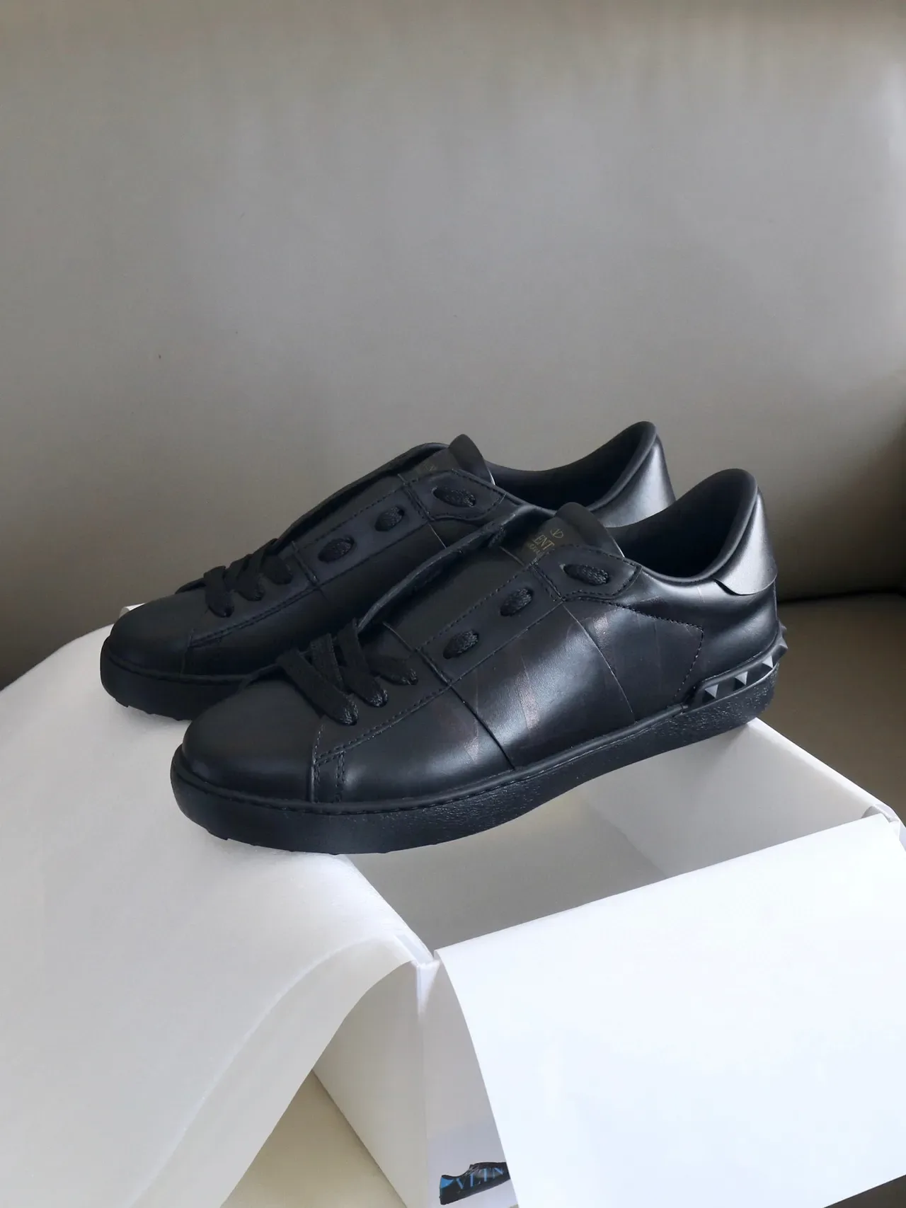 Valentino Rockstud Tênis Lifestyle de Couro Todo Preto 8