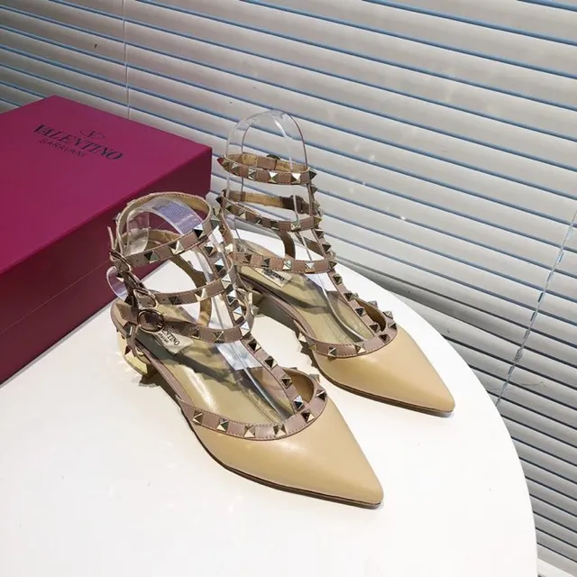Valentino Rockstud Beige Studded PVC-Strap Pumps 2