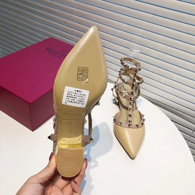 Valentino Rockstud Beige Studded PVC-Strap Pumps 7