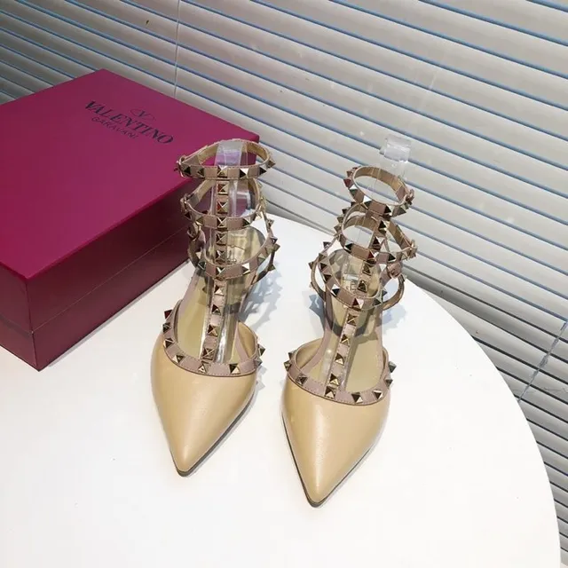 Valentino Rockstud Beige Studded PVC-Strap Pumps 9