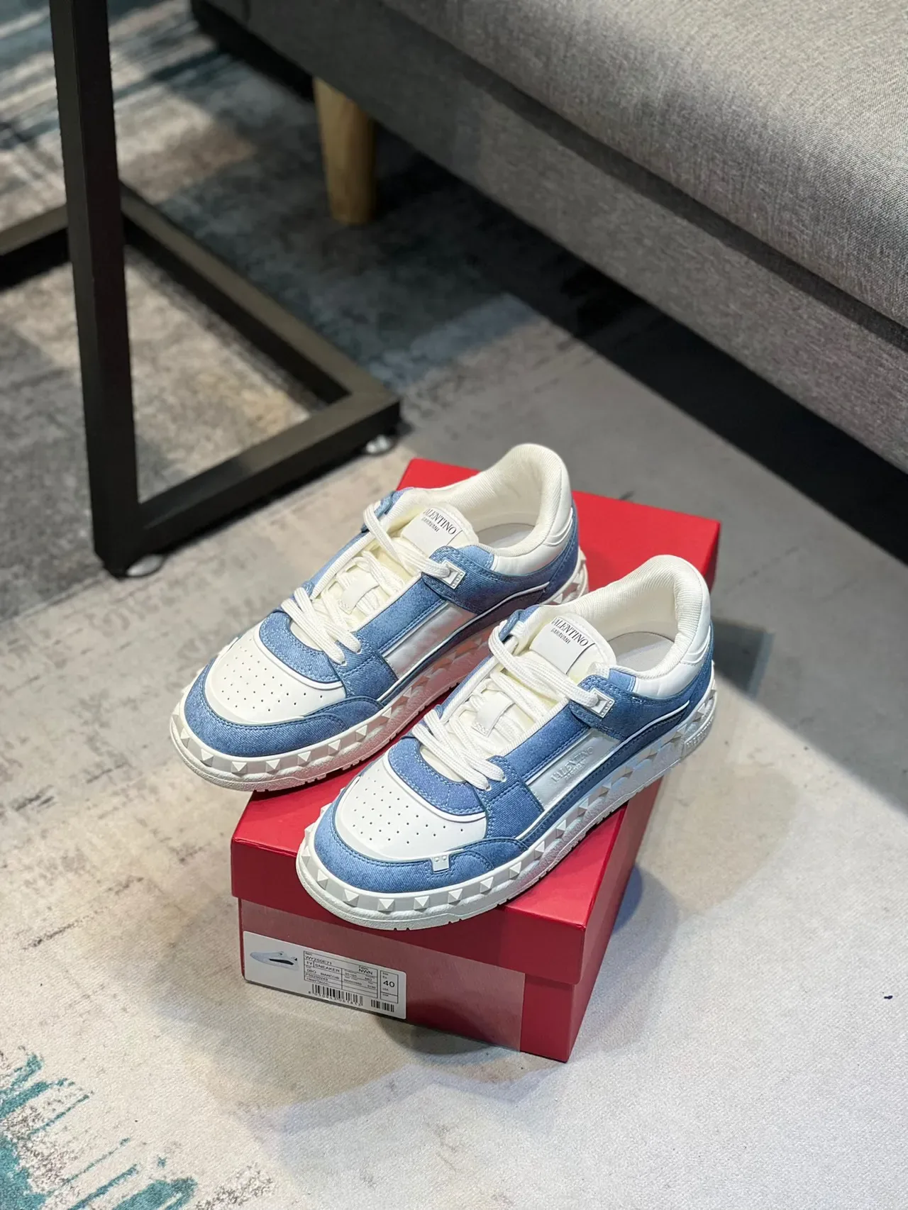 Valentino Rockstud Tênis Lifestyle Azul e Branco de Denim e Couro 6
