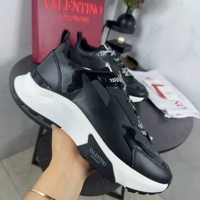 Valentino Runner Semelle noire blanche Panneaux camouflage tonals Sneakers chunky 2