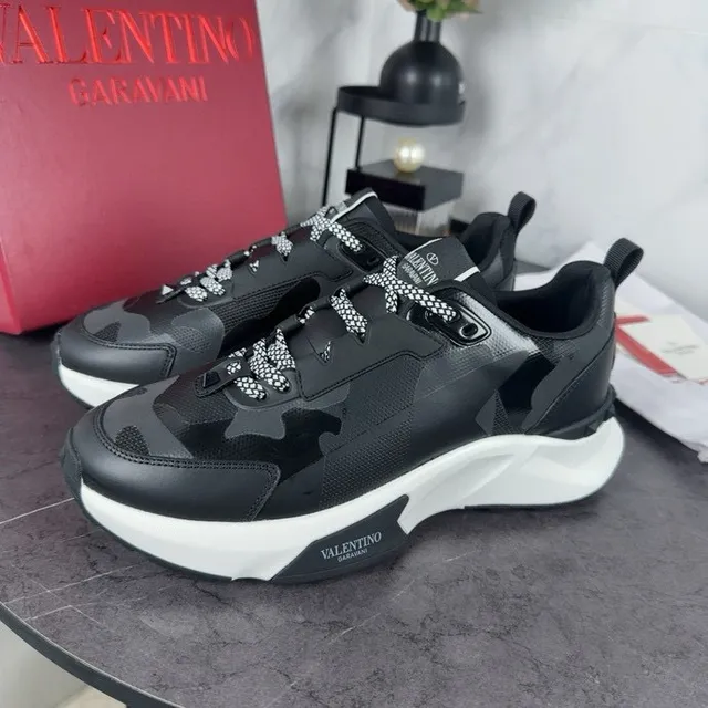 Valentino Runner Semelle noire blanche Panneaux camouflage tonals Sneakers chunky 6