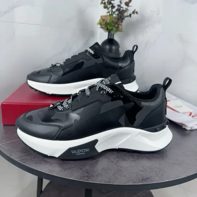 Valentino Runner Semelle noire blanche Panneaux camouflage tonals Sneakers chunky 7