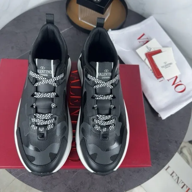 Valentino Runner Semelle noire blanche Panneaux camouflage tonals Sneakers chunky 8