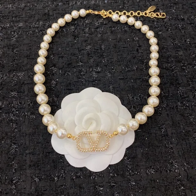 Colar Valentino VLogo Pavé Cristal Pérola 4