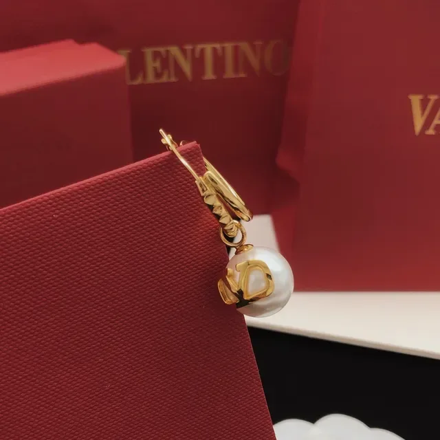 Valentino VLogo Brincos Hoop de Pérolas 3