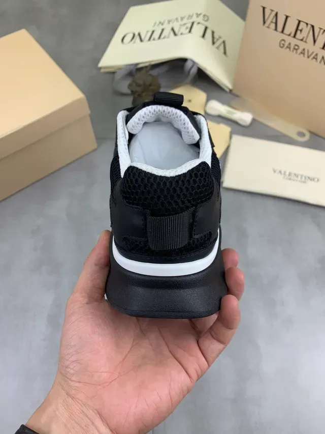 Valentino VLTN Tênis Lifestyle Preto e Branco em Malha com Cadarços 3