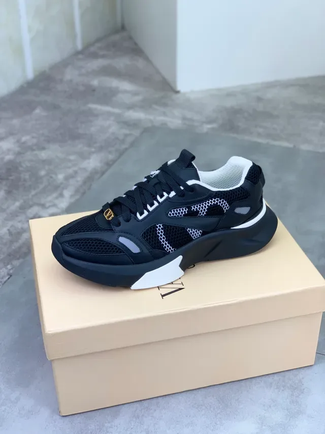 Valentino VLTN Tênis Lifestyle Preto e Branco em Malha com Cadarços 4