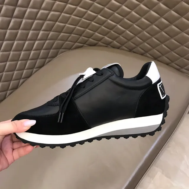 Valentino VLTN Tênis lifestyle preto de camurça e couro com logo 3