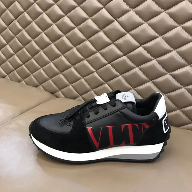Valentino VLTN Tênis lifestyle preto de camurça e couro com logo 5