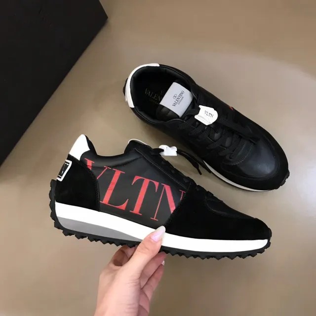 Valentino VLTN Tênis lifestyle preto de camurça e couro com logo 6
