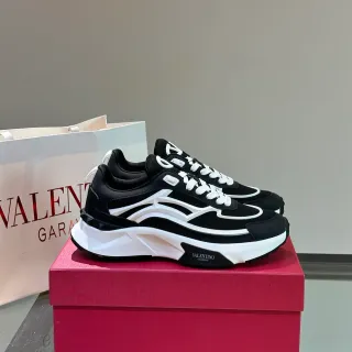 Valentino VLTN Negro Blanco Suela Esculturada Upper de Capas Zapatillas Chunky