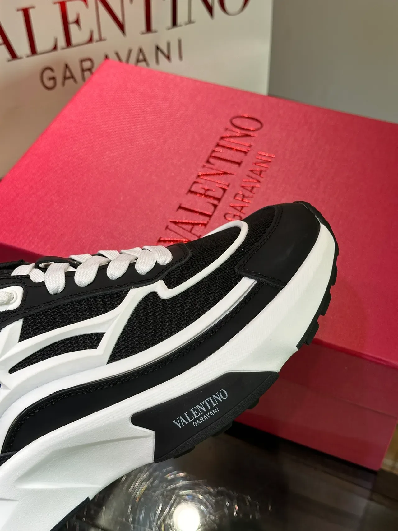 Valentino VLTN Noir Blanc Semelle Sculptée Upper Stratifié Sneakers Chunky 3