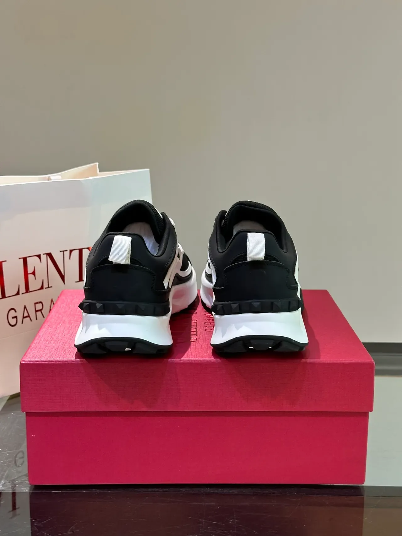 Valentino VLTN Noir Blanc Semelle Sculptée Upper Stratifié Sneakers Chunky 4