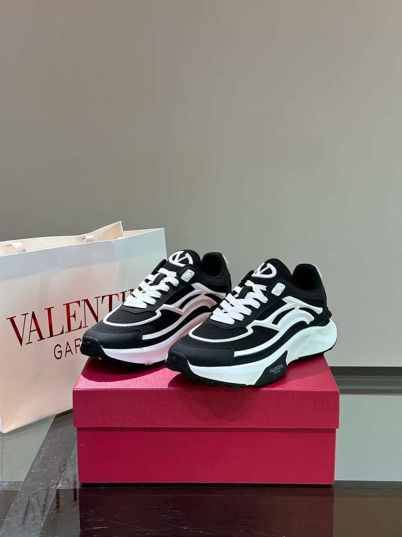 Valentino VLTN Noir Blanc Semelle Sculptée Upper Stratifié Sneakers Chunky 5