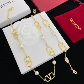 Valentino VLTN Cadena de tono dorado y pulsera de perlas