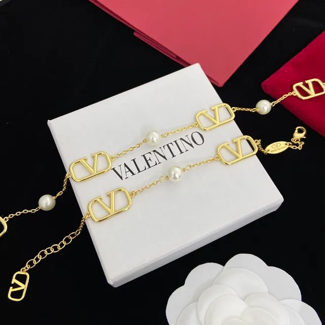 Valentino VLTN سلسلة ذهبية وسوار لؤلؤ 8