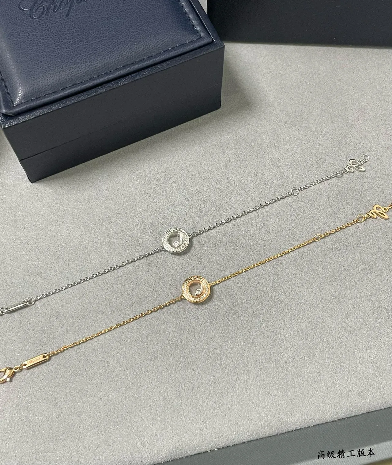 Van Cleef & Arpels Alhambra سوارلت ذهبي فضي دوران لوقيت ستايل موديل مرصعة الماس هالو 5