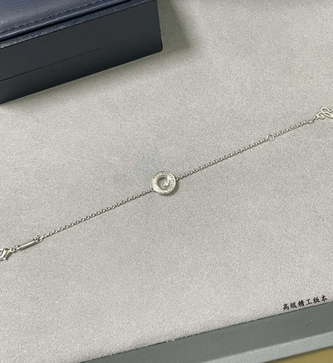 Van Cleef & Arpels Alhambra سوارلت ذهبي فضي دوران لوقيت ستايل موديل مرصعة الماس هالو 7