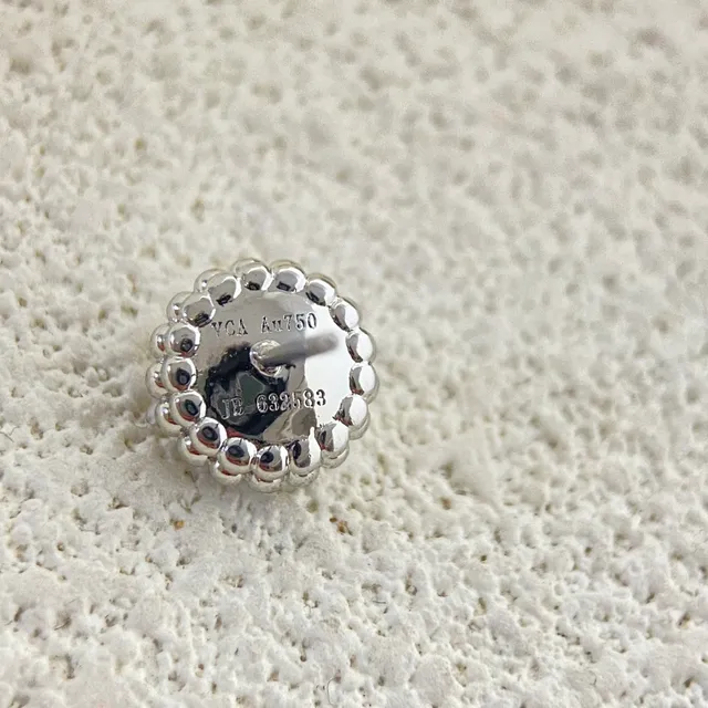 Van Cleef & Arpels Boucles d'oreilles or et argent rondes en dôme Pavé-Set 3