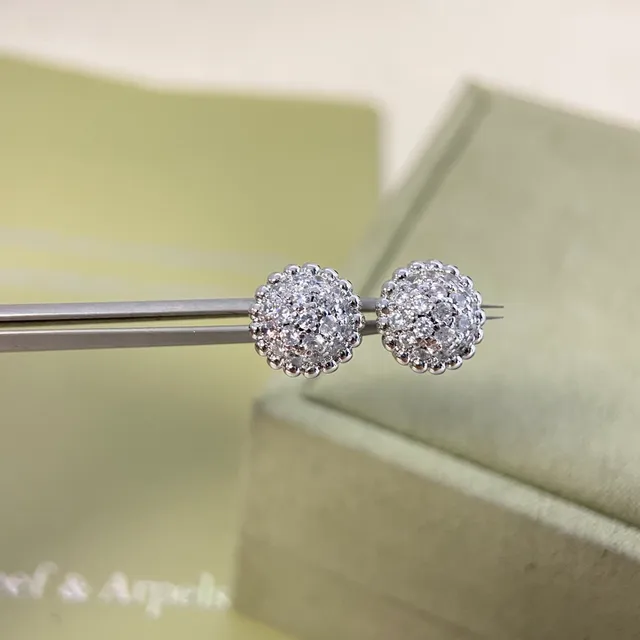Van Cleef & Arpels Boucles d'oreilles or et argent rondes en dôme Pavé-Set 4
