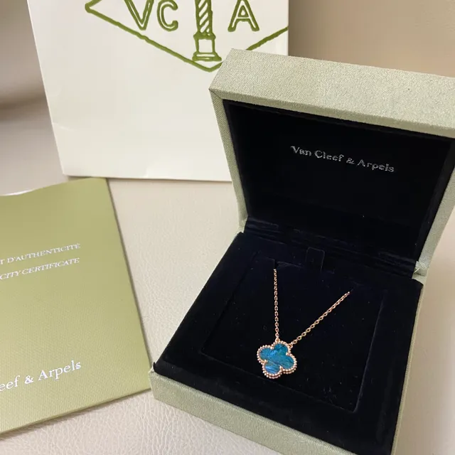 Van Cleef & Arpels Alhambra Colar com Pingente de Trévo de Quatro Folhas em Esmalte Azul 2