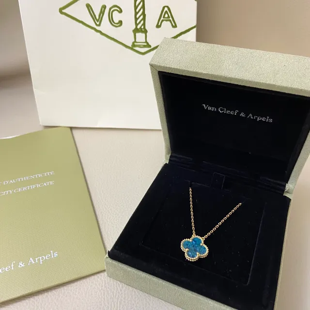 Van Cleef & Arpels Alhambra Colar com Pingente de Trévo de Quatro Folhas em Esmalte Azul 4