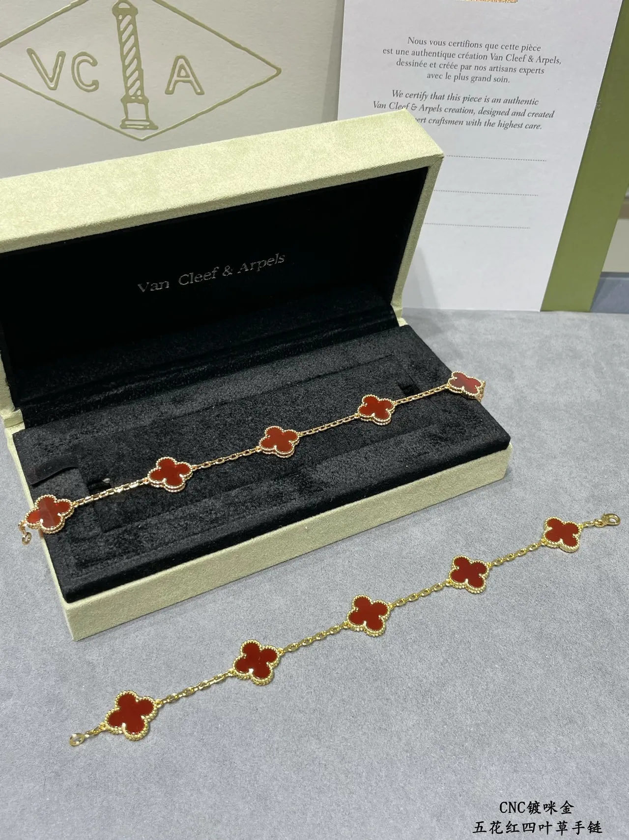 Van Cleef & Arpels Alhambra Cinco Motivos Esmalte Vermelho Pulseira de Ouro 5