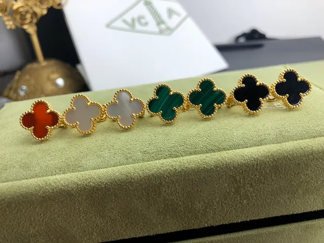 Van Cleef & Arpels Alhambra Oro Multicolor Motivo de Trébol de Cuatro Hojas Bisel con Perlas Anillo 1