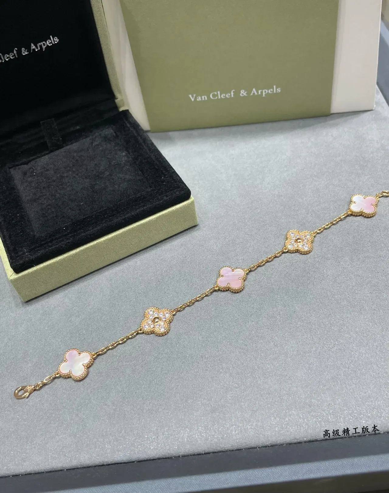 Van Cleef & Arpels Alhambra Pulseira de Madre-Pérola Rosa e Diamantes 6