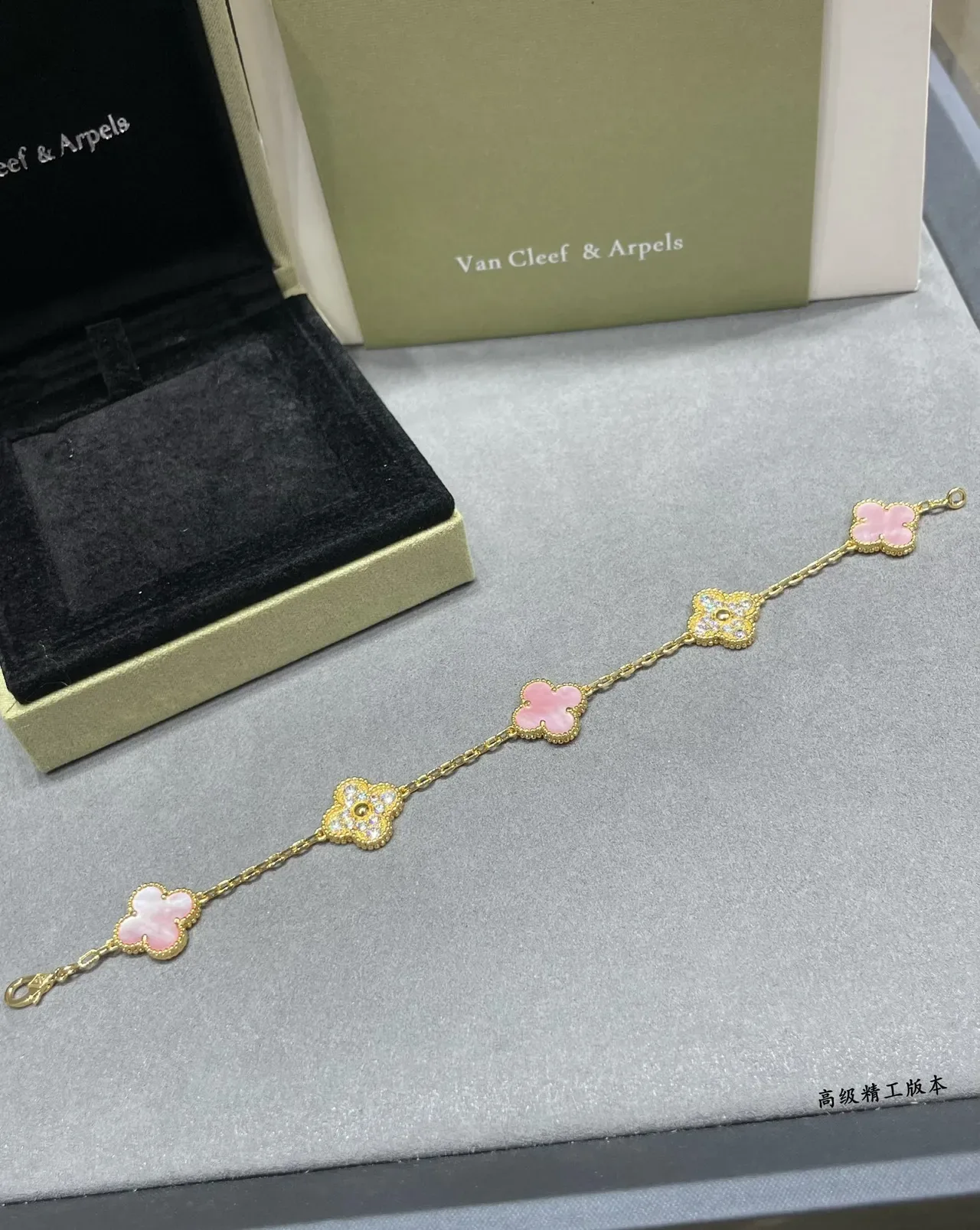 Van Cleef & Arpels Alhambra Pulseira de Madre-Pérola Rosa e Diamantes 7
