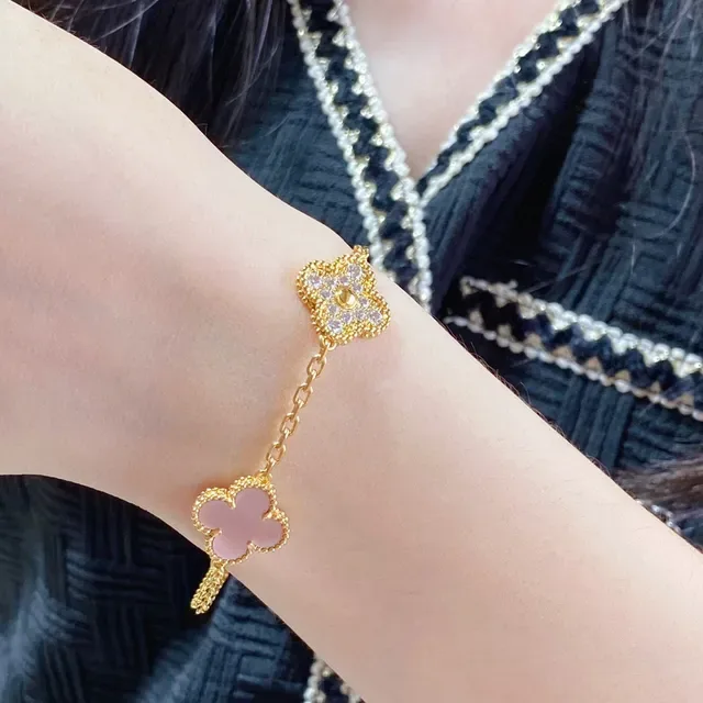 Van Cleef & Arpels Alhambra Pulseira de Madre-Pérola Rosa e Diamantes 9