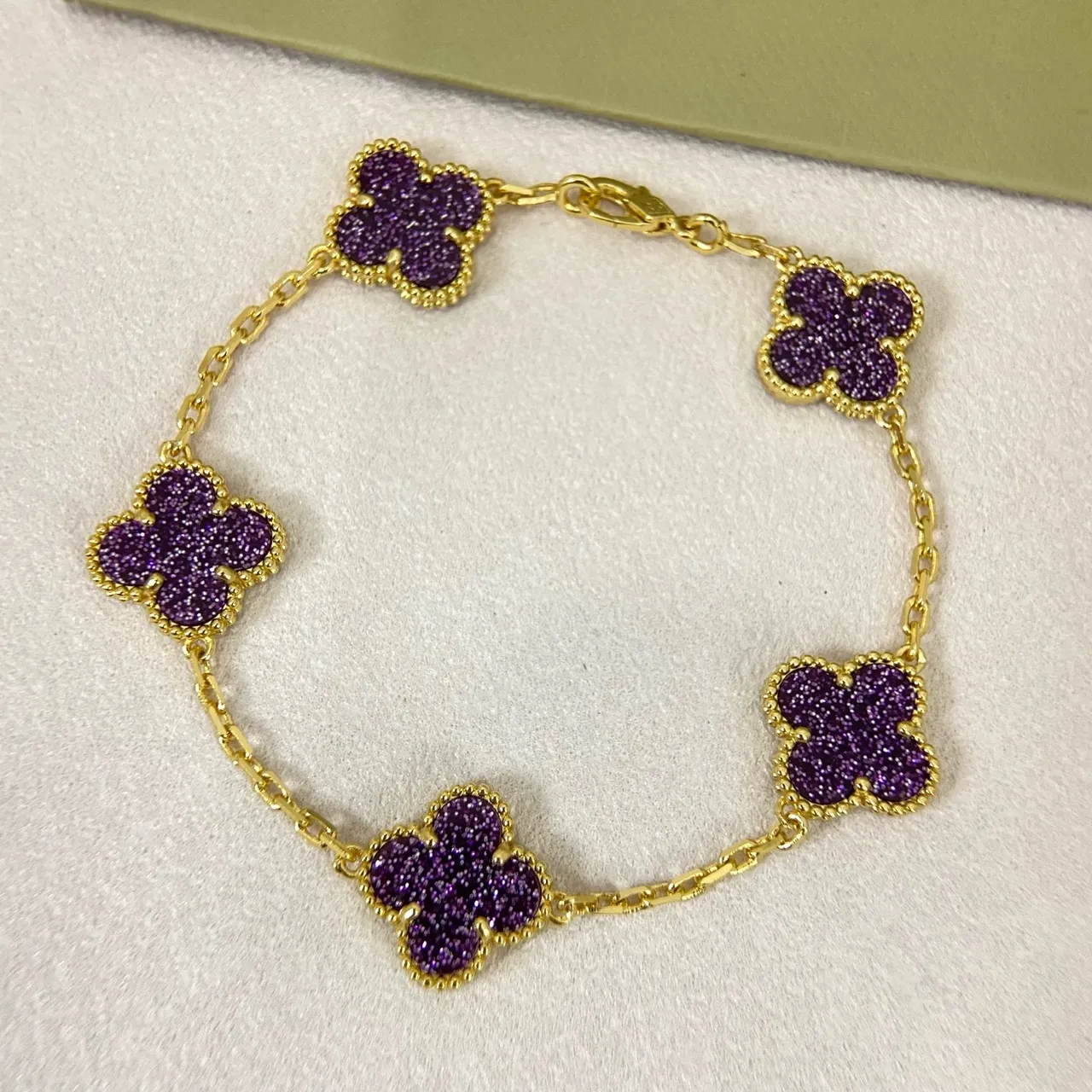Van Cleef & Arpels Alhambra Bracelet Trèfle à Quatre Feuilles Pavé Violet 2