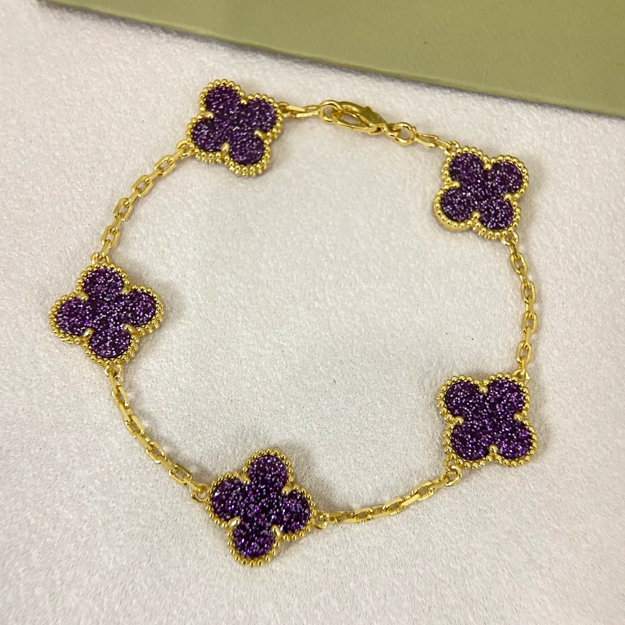 Van Cleef & Arpels Alhambra Bracelet Trèfle à Quatre Feuilles Pavé Violet 4