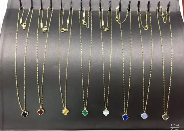 Van Cleef & Arpels Alhambra Collier avec Charme Quatre Feuilles 7
