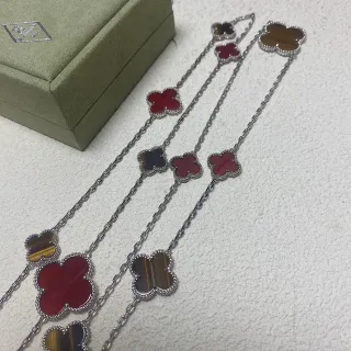 Van Cleef & Arpels Alhambra Collier Œil de Tigre Rouge et Trèfle à Quatre Feuilles