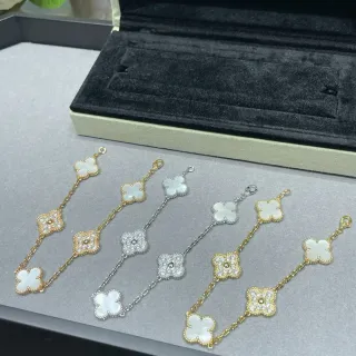 Van Cleef & Arpels الالهمبرا سوار ذهب أبيض أوراق تريفل أربع أوراق كارم إنلاي لؤلؤي