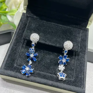 Van Cleef & Arpels Boucles d'oreilles asymétriques florales et étoilées pendantes